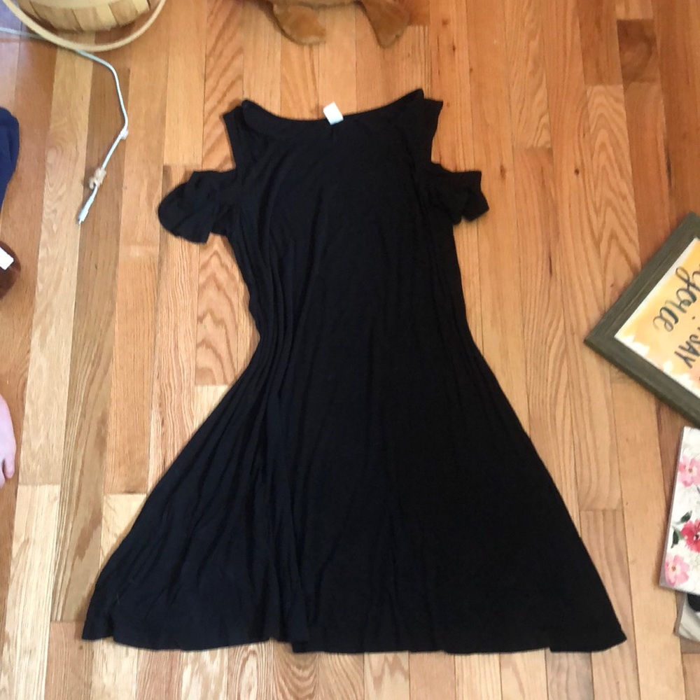 Old Navy dress with off the shoulder sleeves, size small black